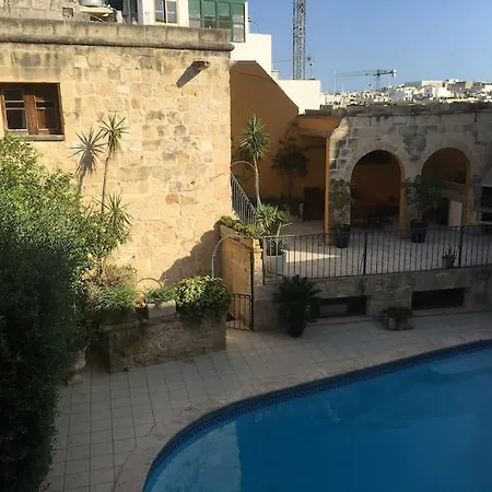 Appartement Studio With Pool In House Of Character. *
